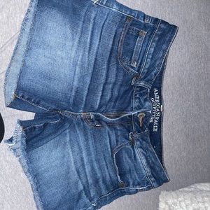 AMERICAN EAGLE STRETCH SHORTIES🦋